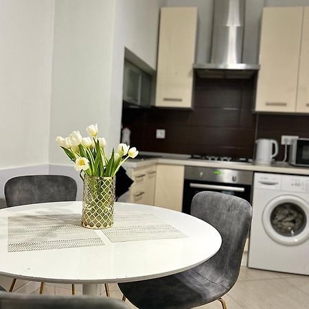 Miamo Apart Гнатюка 18 Lviv Buitenkant foto