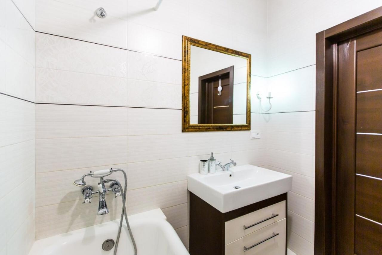 Miamo Apart Гнатюка 18 Lviv Buitenkant foto
