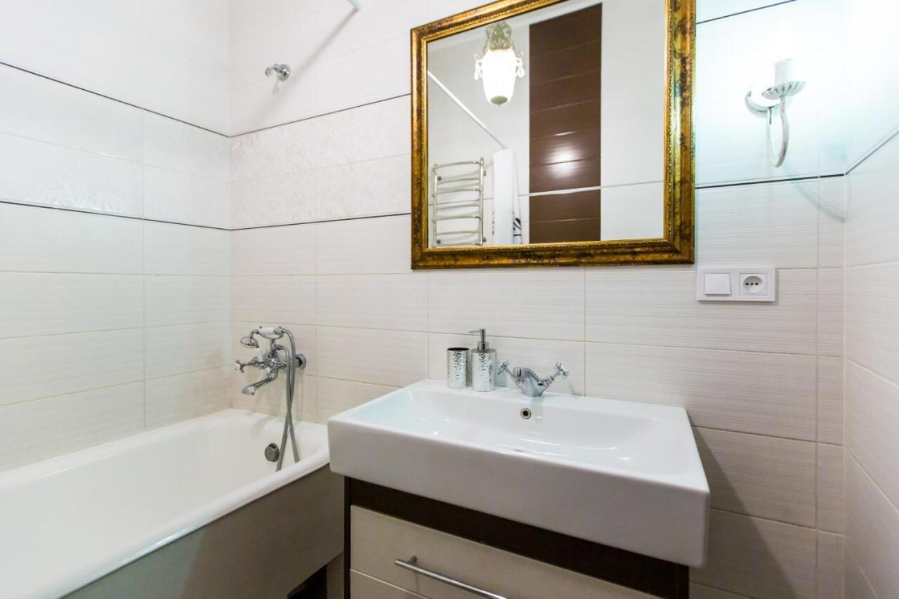 Miamo Apart Гнатюка 18 Lviv Buitenkant foto