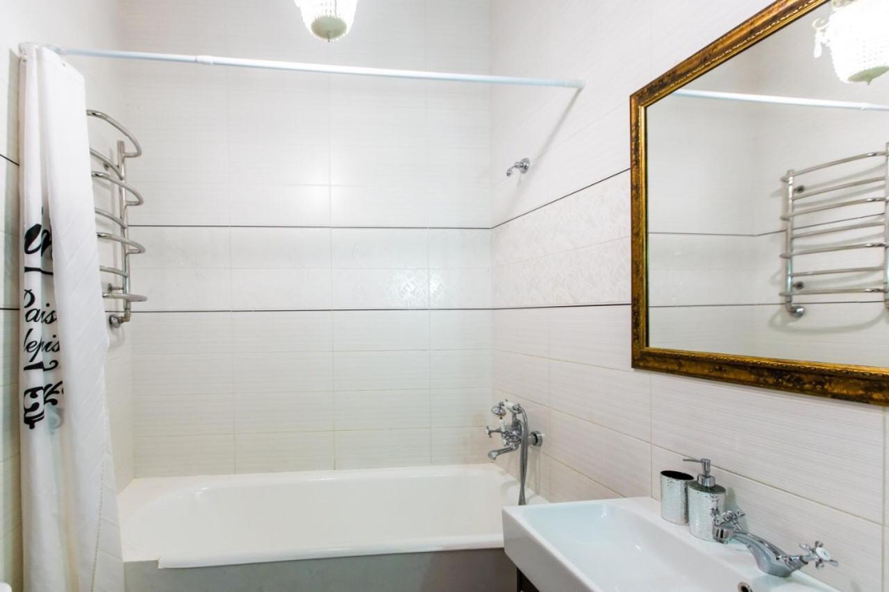 Miamo Apart Гнатюка 18 Lviv Buitenkant foto