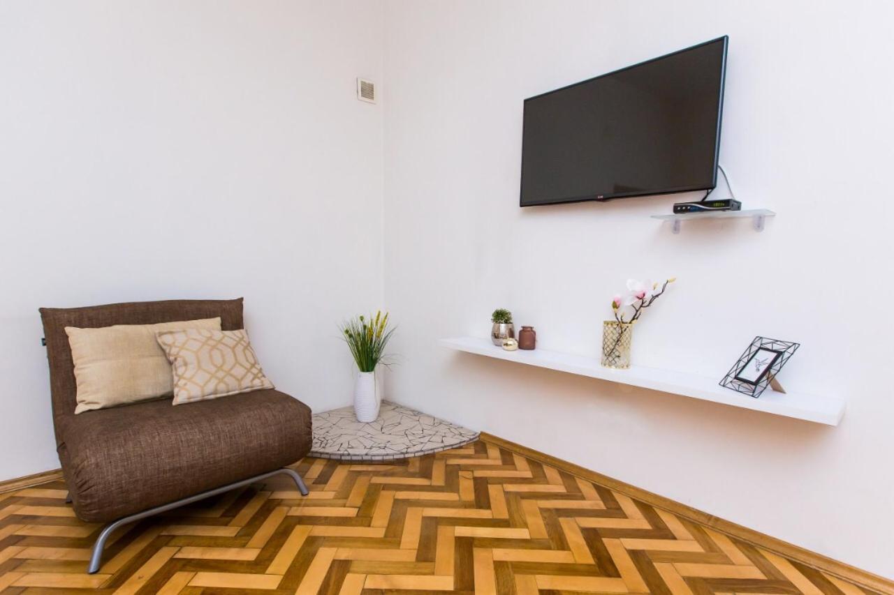 Miamo Apart Гнатюка 18 Lviv Buitenkant foto