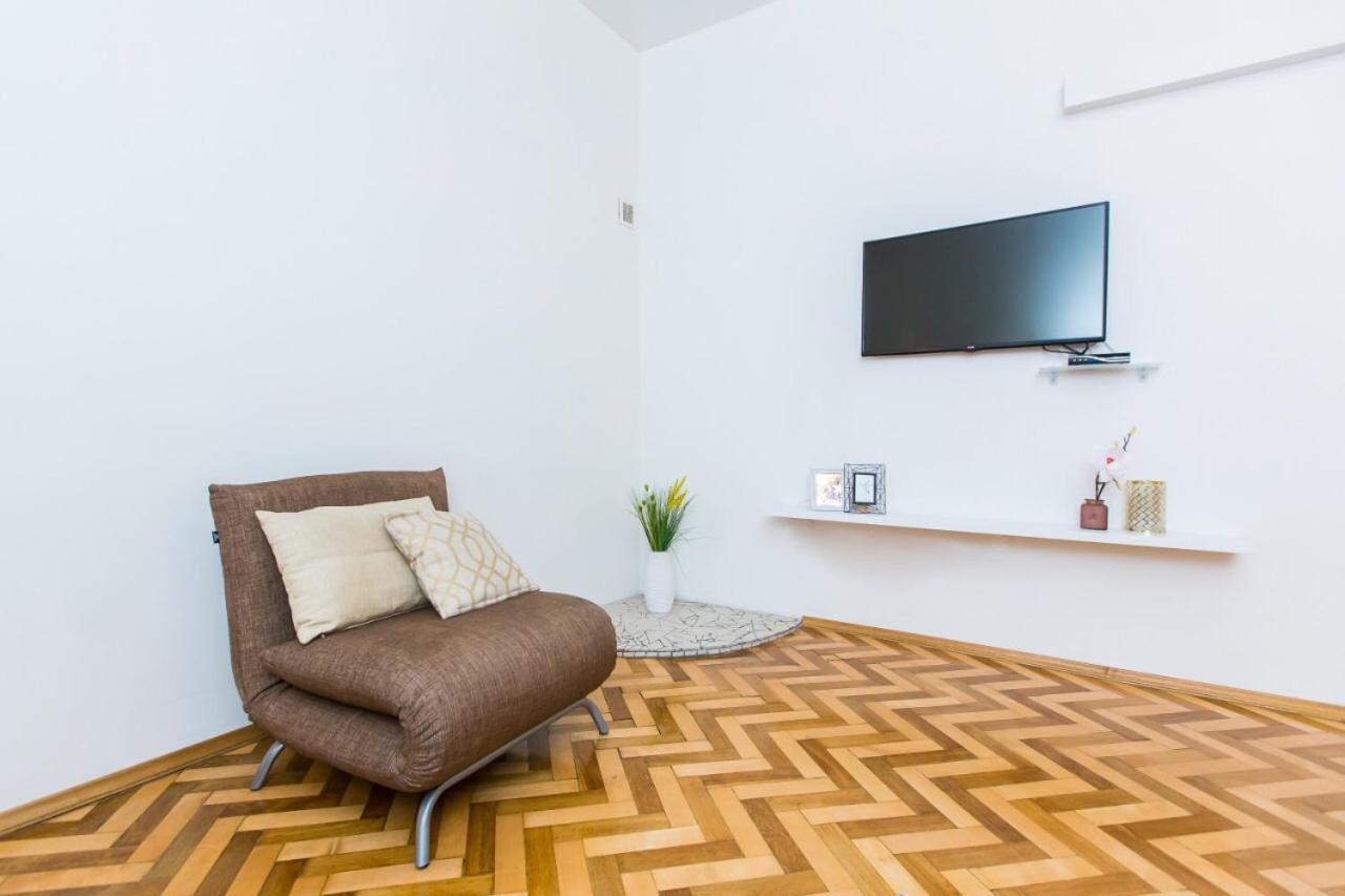 Miamo Apart Гнатюка 18 Lviv Buitenkant foto